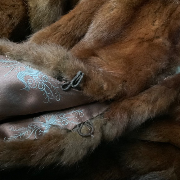 Elegant Brown Women's Mink Cape - Picture 4 of 9